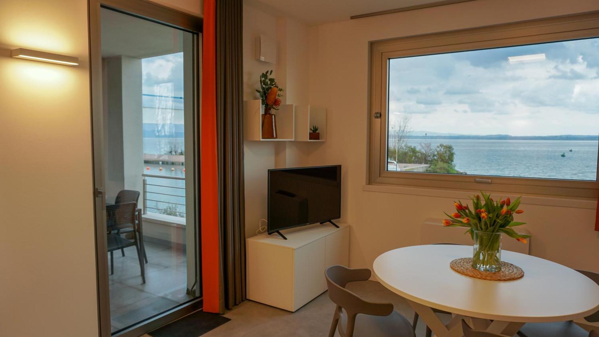 Sirmio Apartments - Darsena Stay Сирмионе Экстерьер фото