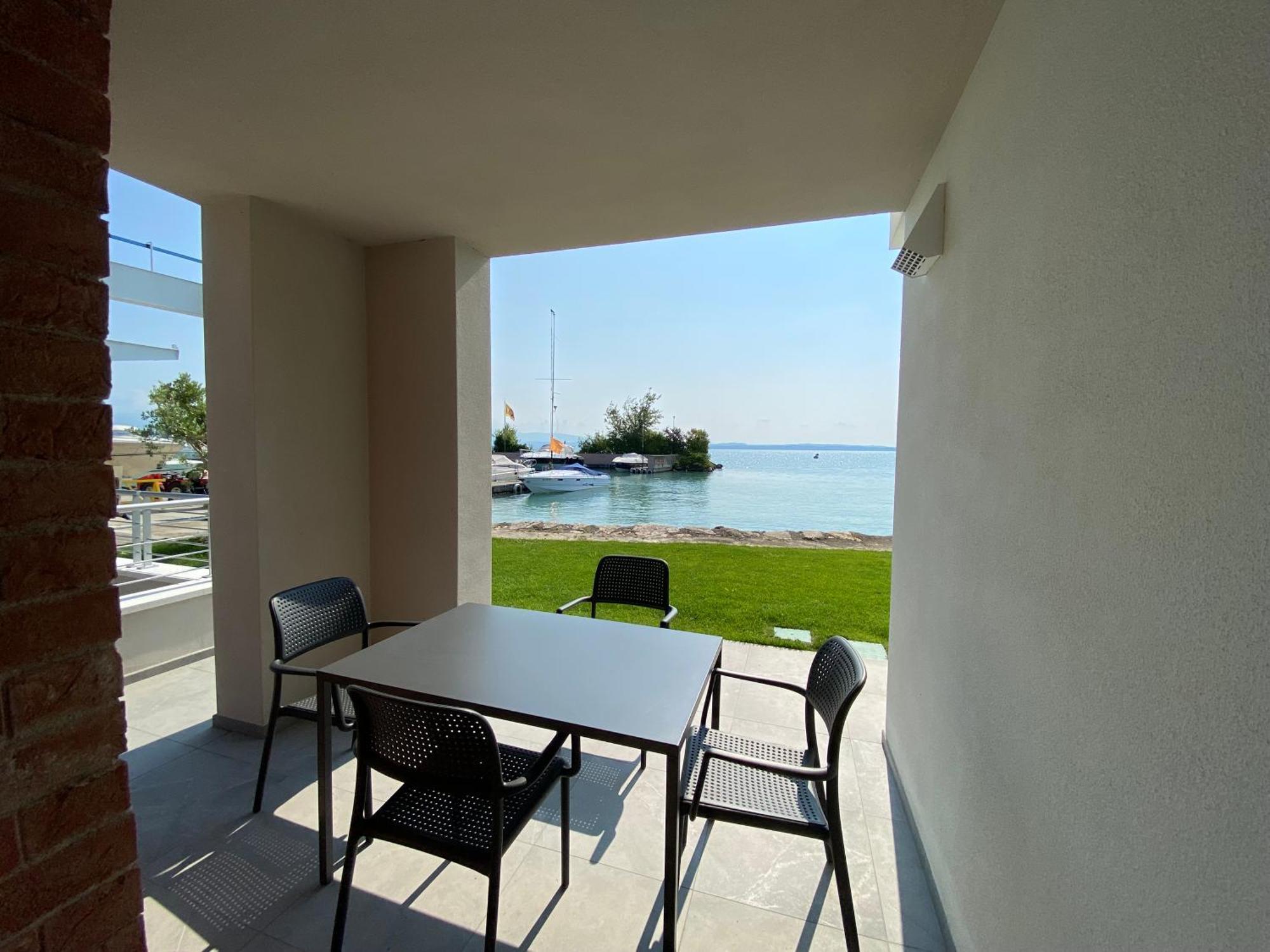 Sirmio Apartments - Darsena Stay Сирмионе Экстерьер фото