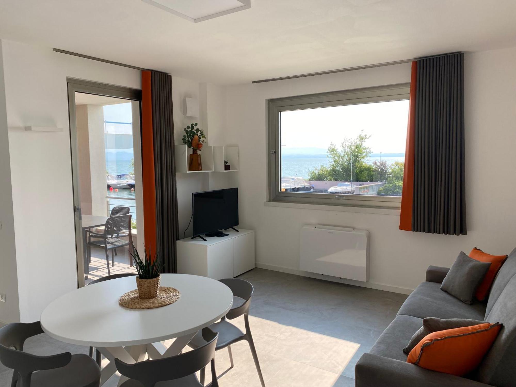 Sirmio Apartments - Darsena Stay Сирмионе Экстерьер фото