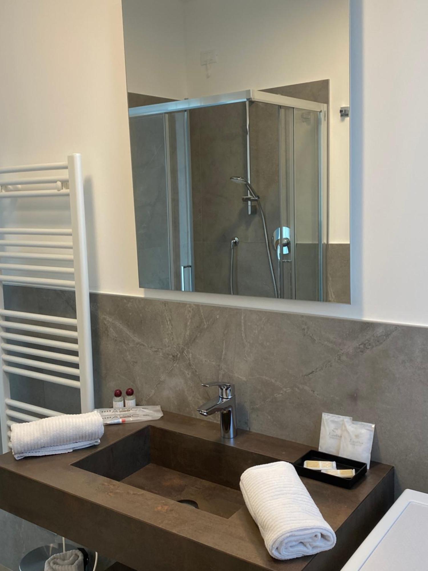 Sirmio Apartments - Darsena Stay Сирмионе Экстерьер фото