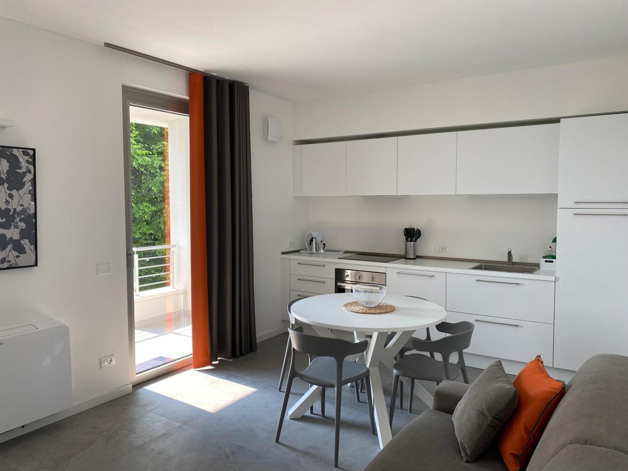 Sirmio Apartments - Darsena Stay Сирмионе Экстерьер фото
