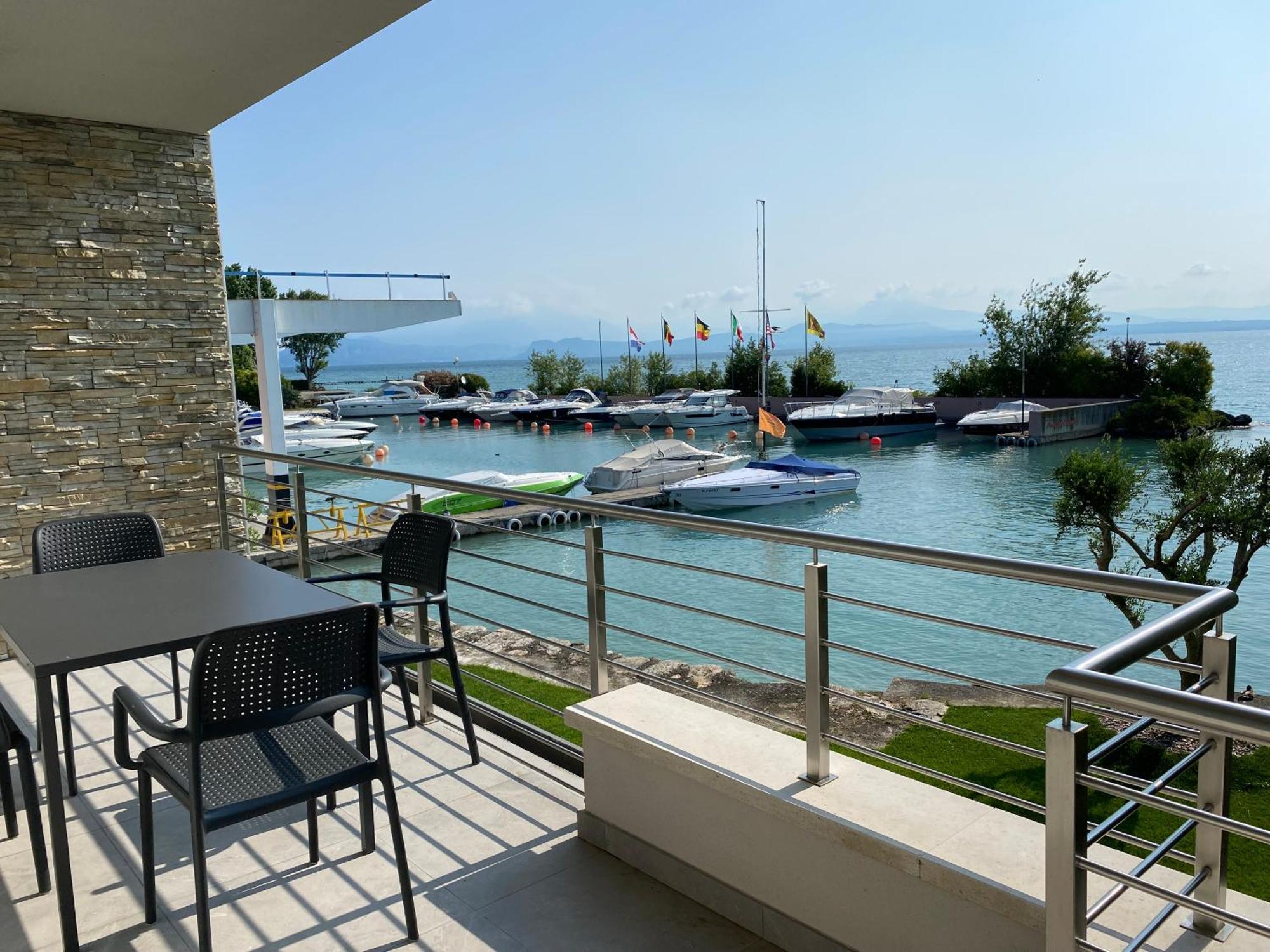 Sirmio Apartments - Darsena Stay Сирмионе Экстерьер фото