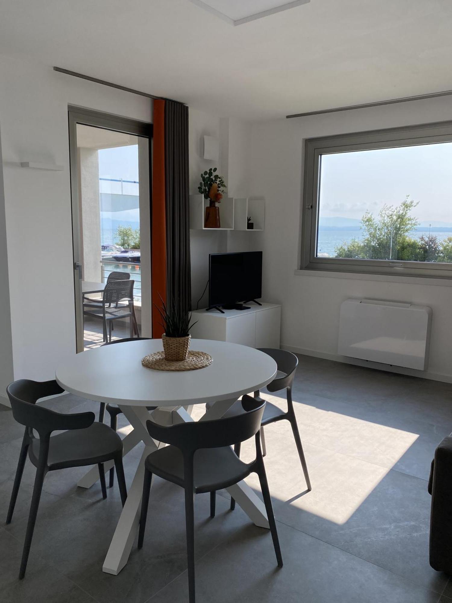 Sirmio Apartments - Darsena Stay Сирмионе Экстерьер фото