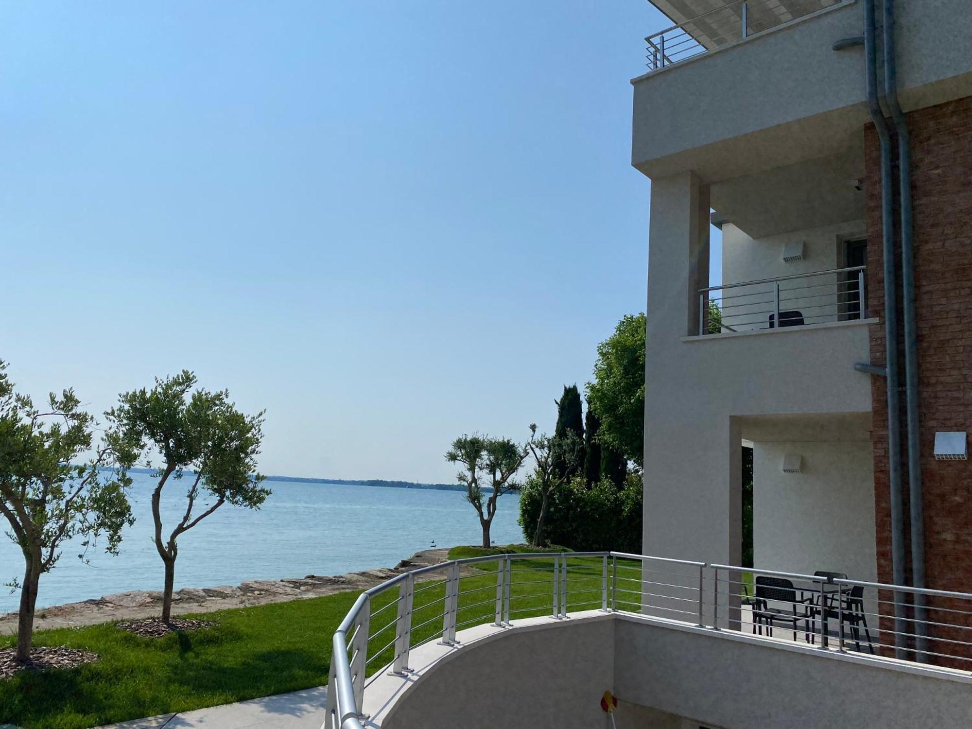 Sirmio Apartments - Darsena Stay Сирмионе Экстерьер фото