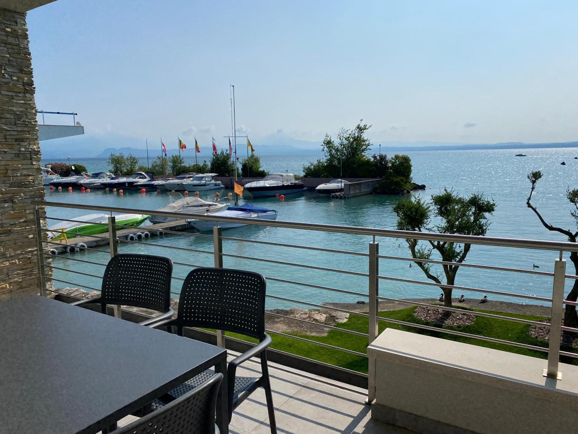 Sirmio Apartments - Darsena Stay Сирмионе Экстерьер фото
