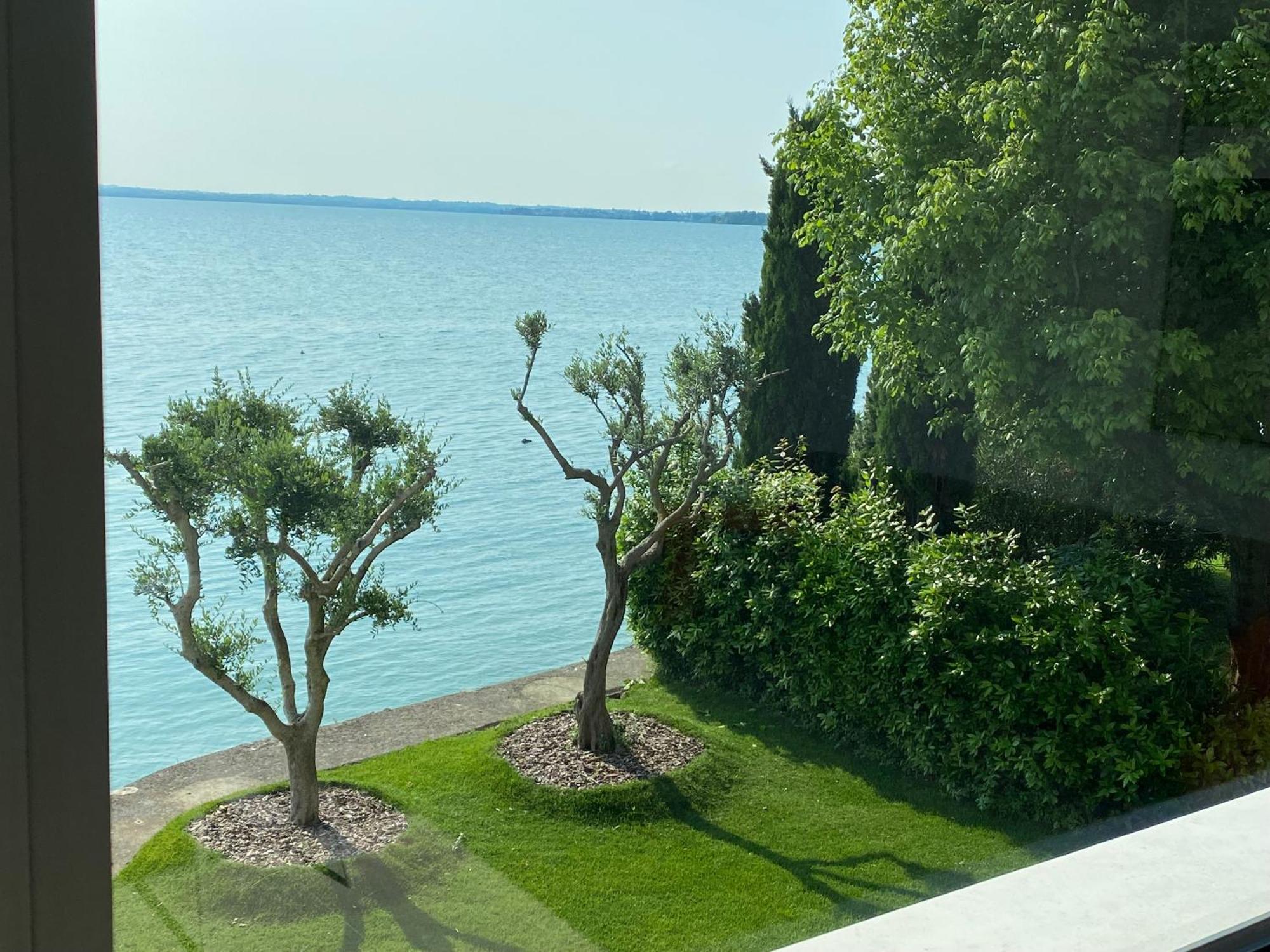 Sirmio Apartments - Darsena Stay Сирмионе Экстерьер фото